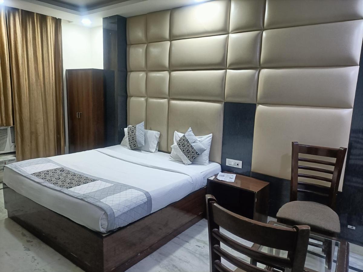 Airport Hotel Breeze New Delhi Exterior photo
