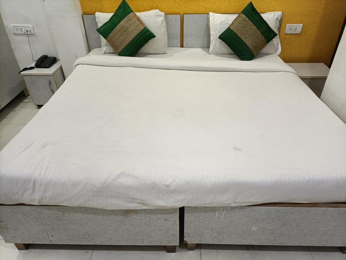 Airport Hotel Breeze New Delhi Exterior photo