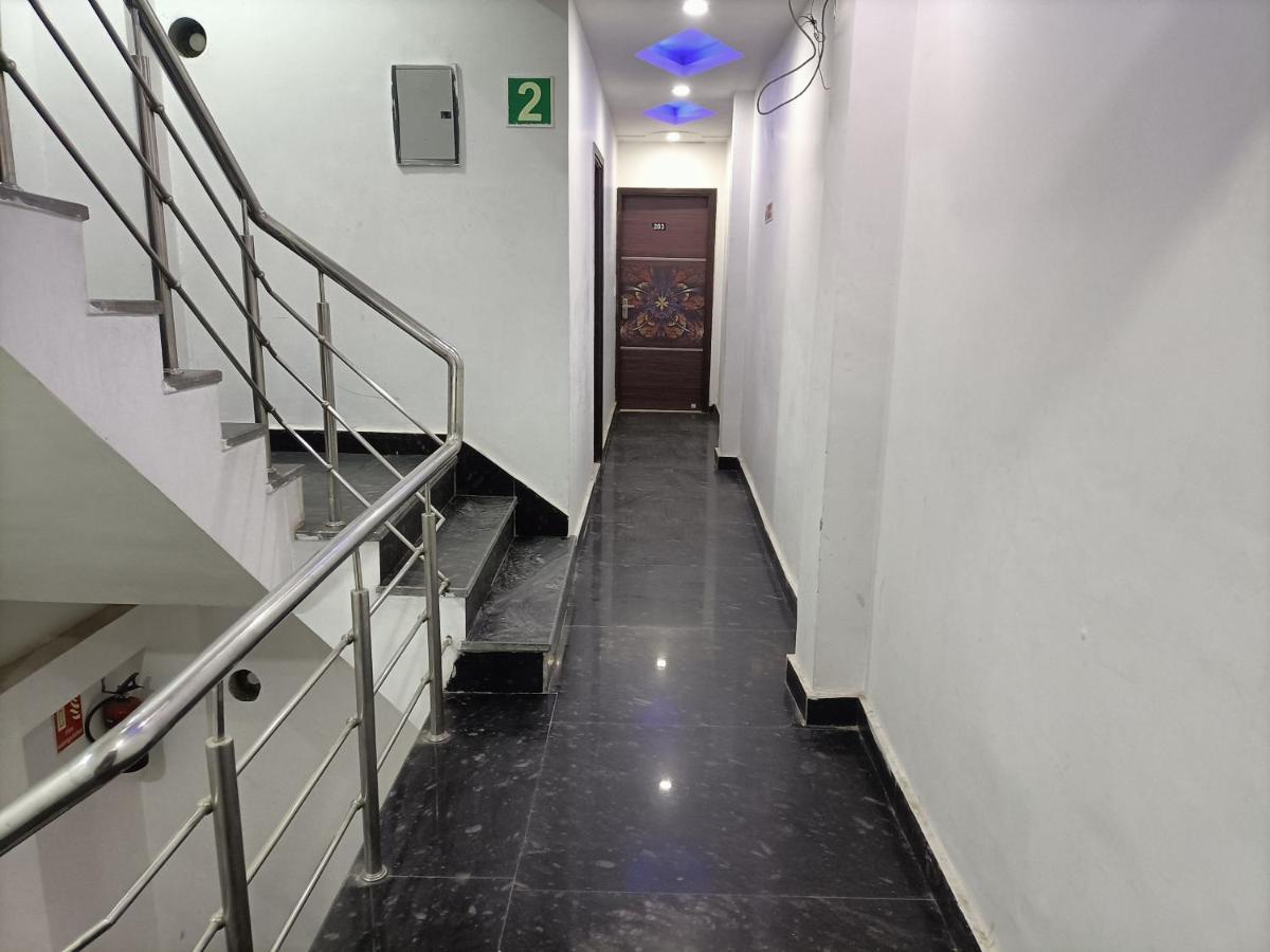 Airport Hotel Breeze New Delhi Exterior photo
